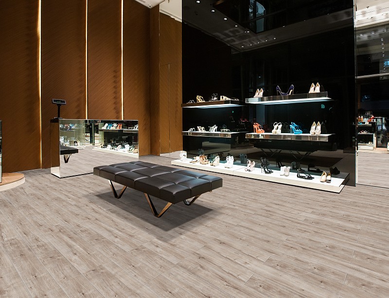 Виниловый (SPC) ламинат ROYCE Коллекция SENСE Дизайн SE-705 Дуб Кааба (1200х180х4.0 мм)