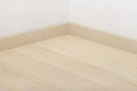 Шпонированный плинтус Таркетт Ясень Белый 80х20х2400